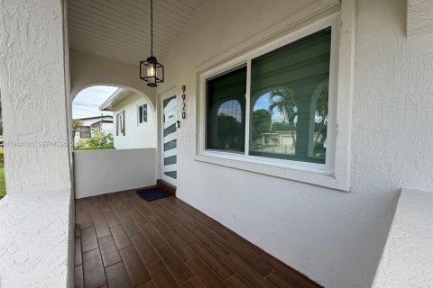 Villa ou maison à louer à Cutler Bay, Floride: 4 chambres, 147.25 m2 № 2001142 - photo 4