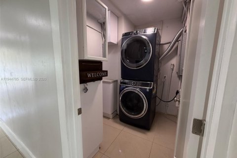 Villa ou maison à louer à Cutler Bay, Floride: 4 chambres, 147.25 m2 № 2001142 - photo 30