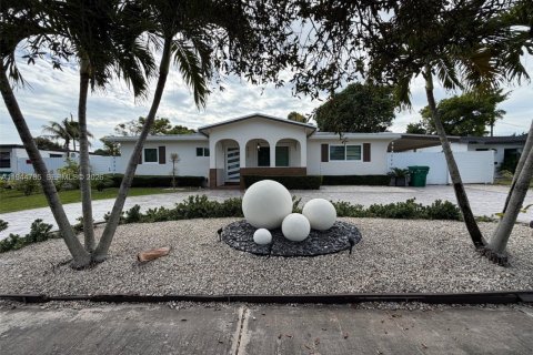 Villa ou maison à Cutler Bay, Floride 4 chambres, 147.25 m2 № 2001142