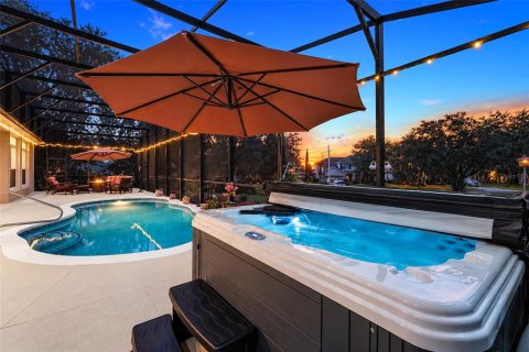 Villa ou maison à vendre à Clermont, Floride: 4 chambres, 275.92 m2 № 2396784 - photo 2