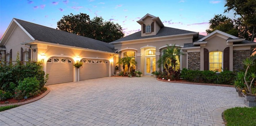 Villa ou maison à Clermont, Floride 4 chambres, 275.92 m2 № 2396784