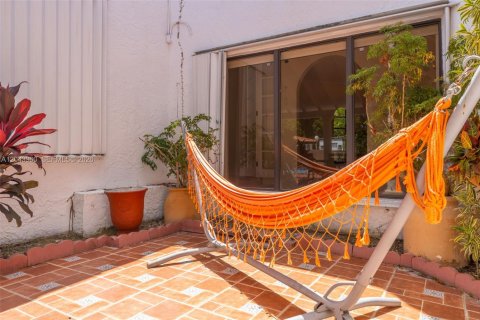 Villa ou maison à louer à Miami, Floride: 5 chambres, 448.72 m2 № 2178254 - photo 10
