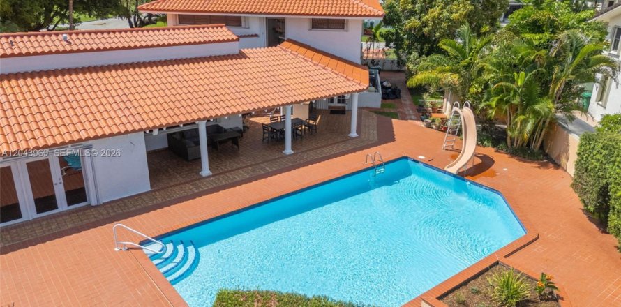 Villa ou maison à Miami, Floride 5 chambres, 448.72 m2 № 2178254