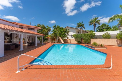 Villa ou maison à louer à Miami, Floride: 5 chambres, 448.72 m2 № 2178254 - photo 12