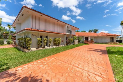 Villa ou maison à louer à Miami, Floride: 5 chambres, 448.72 m2 № 2178254 - photo 3