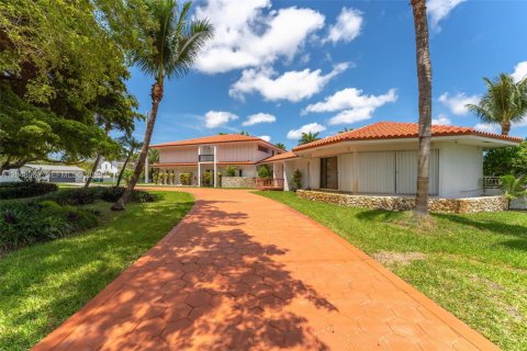 Villa ou maison à louer à Miami, Floride: 5 chambres, 448.72 m2 № 2178254 - photo 5