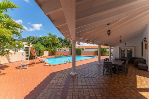 Villa ou maison à louer à Miami, Floride: 5 chambres, 448.72 m2 № 2178254 - photo 19