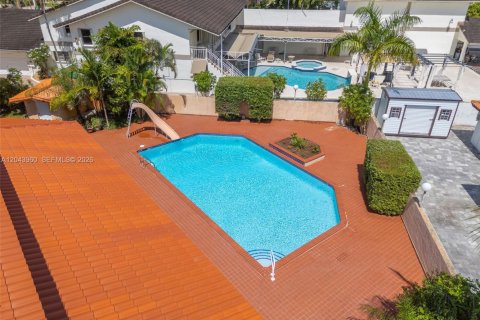 Villa ou maison à louer à Miami, Floride: 5 chambres, 448.72 m2 № 2178254 - photo 16