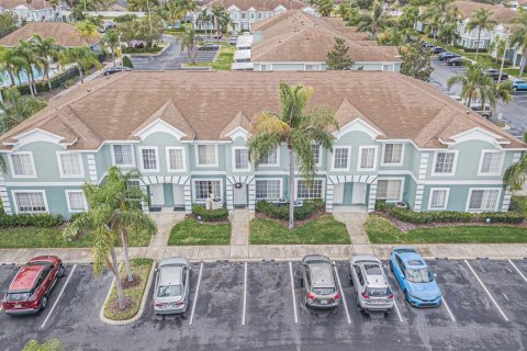 Adosado en alquiler en Brandon, Florida, 2 dormitorios, 148.18 m2 № 1882752 - foto 1