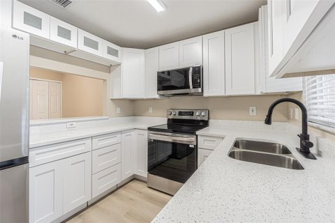 Adosado en alquiler en Brandon, Florida, 2 dormitorios, 148.18 m2 № 1882752 - foto 5