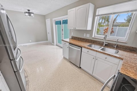 Villa ou maison à vendre à Oakland Park, Floride: 3 chambres, 111.85 m2 № 2049505 - photo 15