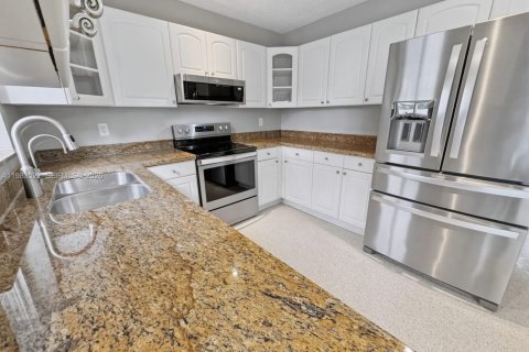 Villa ou maison à vendre à Oakland Park, Floride: 3 chambres, 111.85 m2 № 2049505 - photo 17