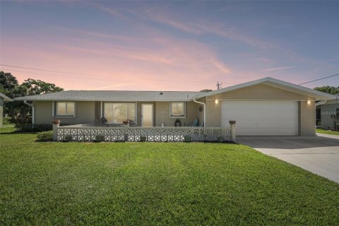 House in Venice, Florida 3 bedrooms, 134.34 sq.m. № 2362315