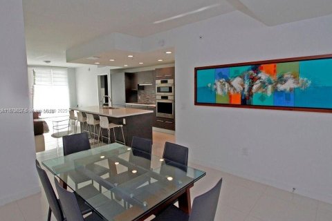 Copropriété à louer à Doral, Floride: 3 chambres, 124.77 m2 № 1921446 - photo 4