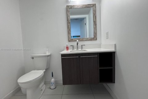 Copropriété à louer à Doral, Floride: 3 chambres, 124.77 m2 № 1921446 - photo 6
