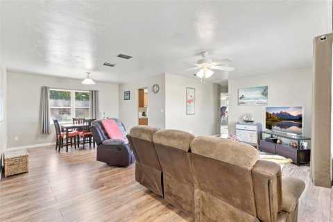 Villa ou maison à vendre à Titusville, Floride: 3 chambres, 125.6 m2 № 2313424 - photo 4