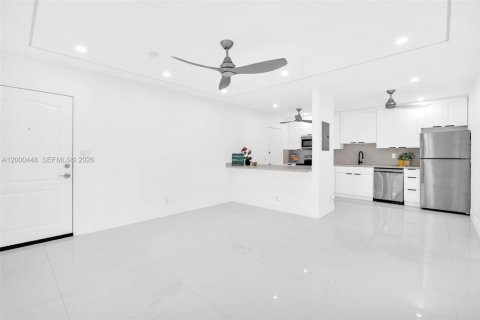 Снять в аренду кондоминиум в Дирфилд-Бич, Флорида 2 спальни, 72м2, № 2065300 - фото 4