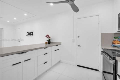 Снять в аренду кондоминиум в Дирфилд-Бич, Флорида 2 спальни, 72м2, № 2065300 - фото 9