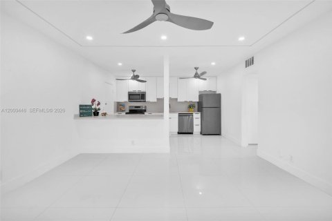 Снять в аренду кондоминиум в Дирфилд-Бич, Флорида 2 спальни, 72м2, № 2065300 - фото 5