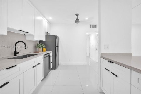 Снять в аренду кондоминиум в Дирфилд-Бич, Флорида 2 спальни, 72м2, № 2065300 - фото 11