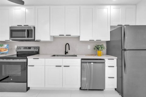 Снять в аренду кондоминиум в Дирфилд-Бич, Флорида 2 спальни, 72м2, № 2065300 - фото 7