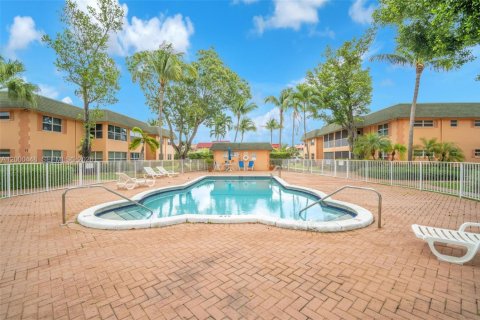 Снять в аренду кондоминиум в Дирфилд-Бич, Флорида 2 спальни, 72м2, № 2065300 - фото 25