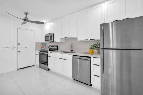 Снять в аренду кондоминиум в Дирфилд-Бич, Флорида 2 спальни, 72м2, № 2065300 - фото 6