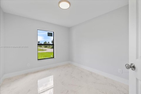 House in Lehigh Acres, Florida 3 bedrooms, 115.11 sq.m. № 1927775 - photo 26