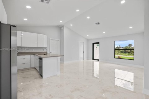 House in Lehigh Acres, Florida 3 bedrooms, 115.11 sq.m. № 1927775 - photo 16