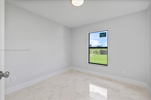 House in Lehigh Acres, Florida 3 bedrooms, 115.11 sq.m. № 1927775 - photo 24