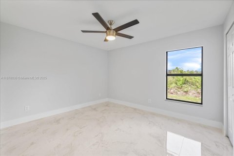 House in Lehigh Acres, Florida 3 bedrooms, 115.11 sq.m. № 1927775 - photo 20