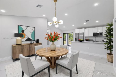 House in Lehigh Acres, Florida 3 bedrooms, 115.11 sq.m. № 1927775 - photo 6