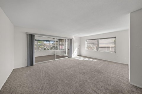 Condo in Sarasota, Florida, 2 bedrooms  № 2238805 - photo 8
