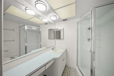 Condo in Sarasota, Florida, 2 bedrooms  № 2238805 - photo 21