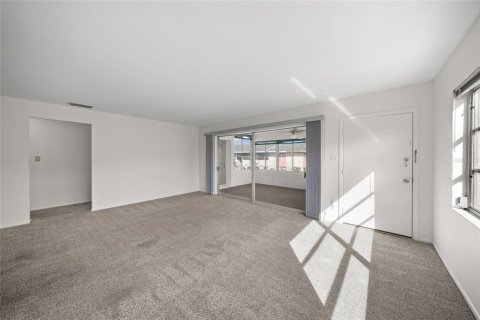 Condo in Sarasota, Florida, 2 bedrooms  № 2238805 - photo 9