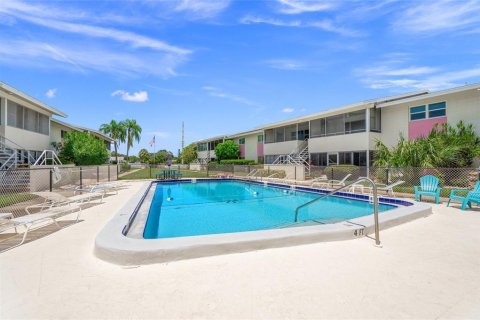 Condo in Sarasota, Florida, 2 bedrooms  № 2238805 - photo 27