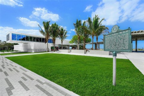 Condo in Sarasota, Florida, 2 bedrooms  № 2238805 - photo 30