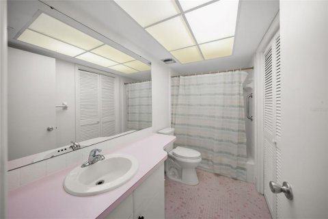 Condo in Sarasota, Florida, 2 bedrooms  № 2238805 - photo 24