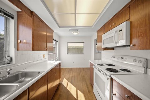 Condo in Sarasota, Florida, 2 bedrooms  № 2238805 - photo 14
