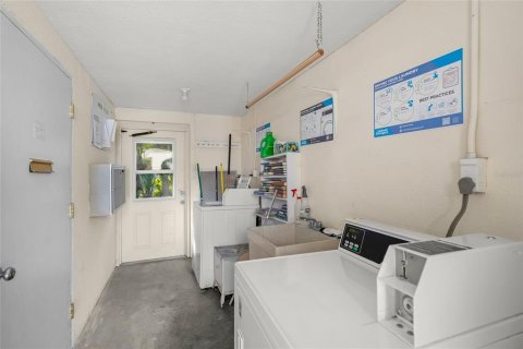 Condo in Sarasota, Florida, 2 bedrooms  № 2238805 - photo 28