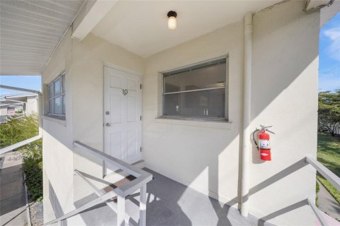 Condo in Sarasota, Florida, 2 bedrooms  № 2238805 - photo 3