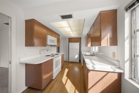 Condo in Sarasota, Florida, 2 bedrooms  № 2238805 - photo 12
