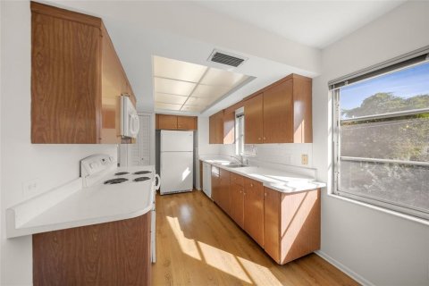 Condo in Sarasota, Florida, 2 bedrooms  № 2238805 - photo 11