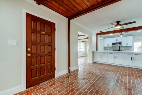 House in Saint Petersburg, Florida 4 bedrooms, 327.95 sq.m. № 1718668 - photo 4
