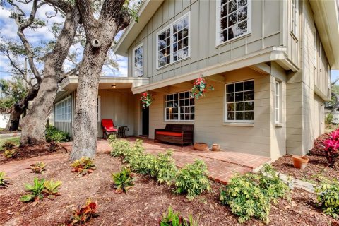 House in Saint Petersburg, Florida 4 bedrooms, 327.95 sq.m. № 1718668 - photo 3