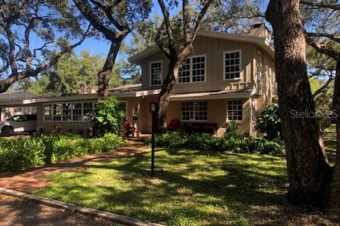 House in Saint Petersburg, Florida 4 bedrooms, 327.95 sq.m. № 1718668 - photo 1