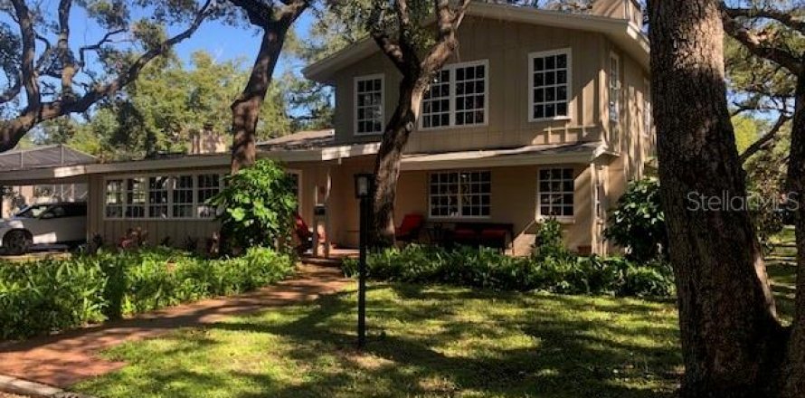 House in Saint Petersburg, Florida 4 bedrooms, 327.95 sq.m. № 1718668