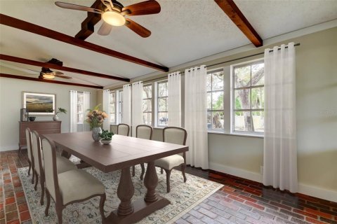 House in Saint Petersburg, Florida 4 bedrooms, 327.95 sq.m. № 1718668 - photo 15