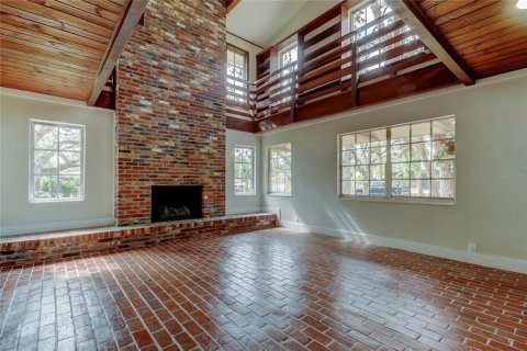 House in Saint Petersburg, Florida 4 bedrooms, 327.95 sq.m. № 1718668 - photo 6