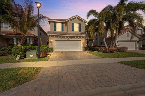 House in Hobe Sound, Florida 4 bedrooms, 256.04 sq.m. № 2083223 - photo 2